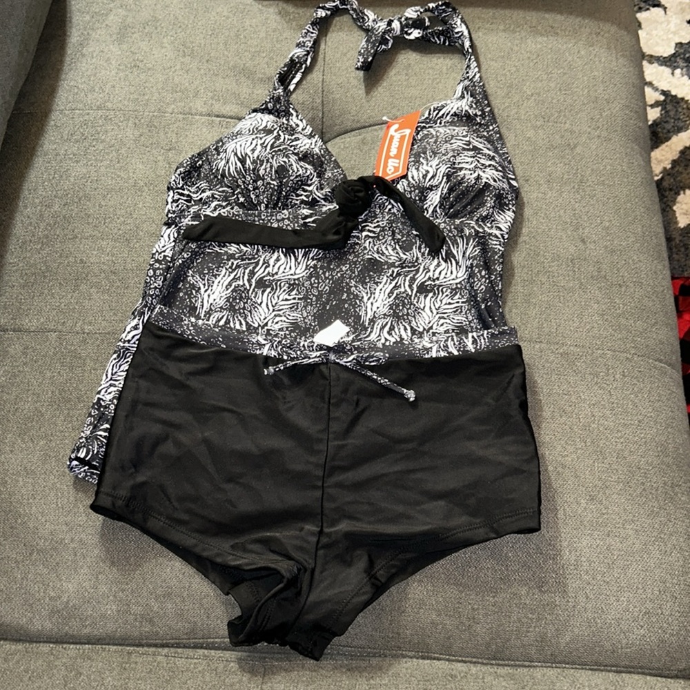 NWT small swimtop with halter closure and boy shorts bottom
